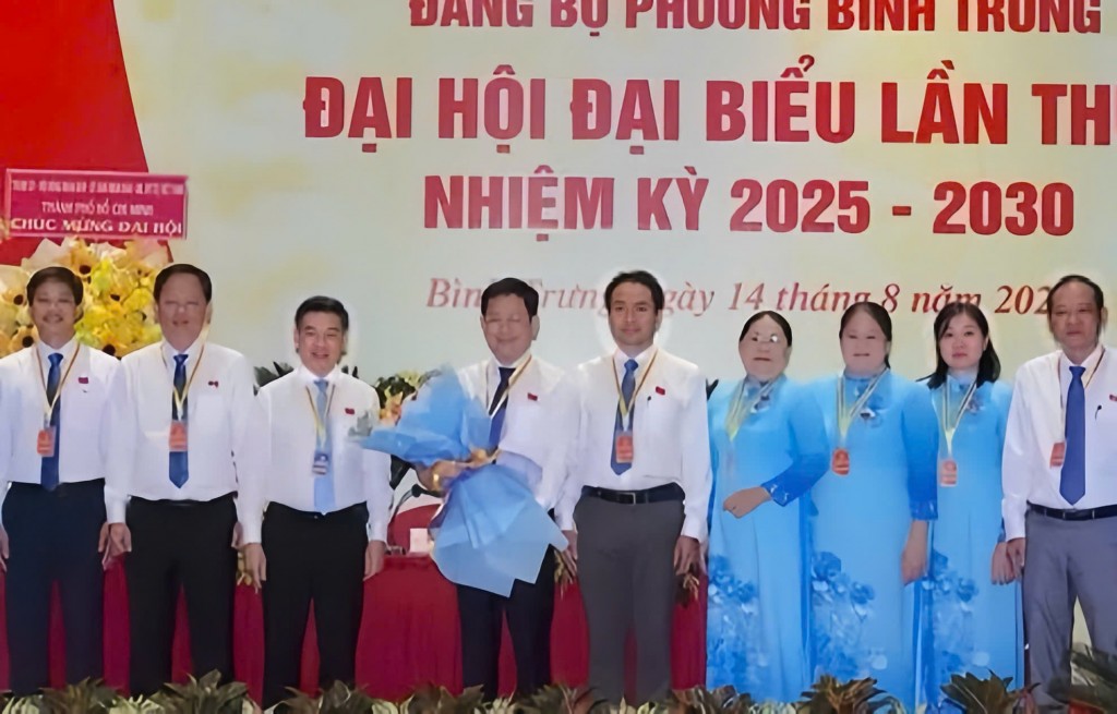 Ban Chấp hành Đảng bộ phường Bình Trưng nhiệm kỳ 2025-2030 ra mắt đại hội (Ảnh SGGP)