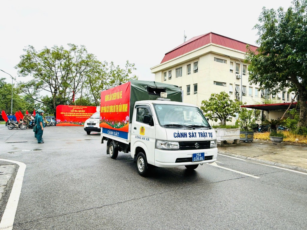 Xã Vân Đình ra quân xử lý vi phạm an toàn giao thông, trật tự đô thị