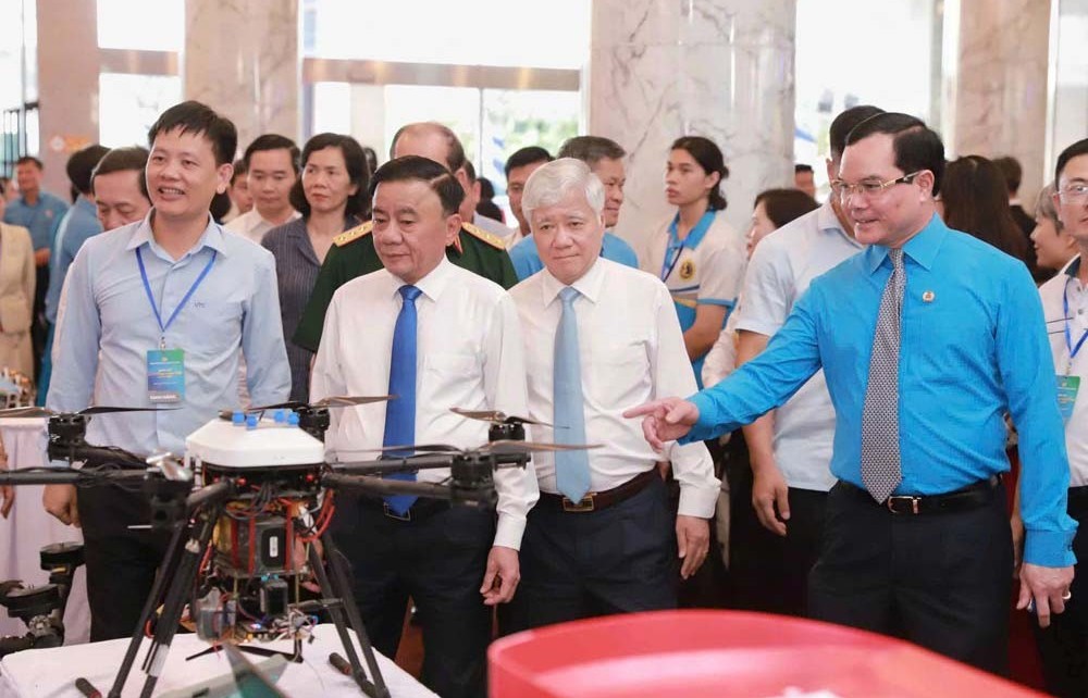 Tôn vinh tinh thần đổi mới sáng tạo, trí tuệ và khát vọng cống hiến của người lao động