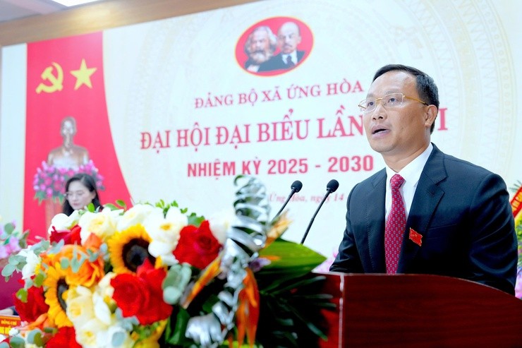 Đồng chí Nguyễn Tiến Thiết – Bí thư Đảng uỷ, Chủ tịch HĐND xã phát biểu khai mạc Đại hội