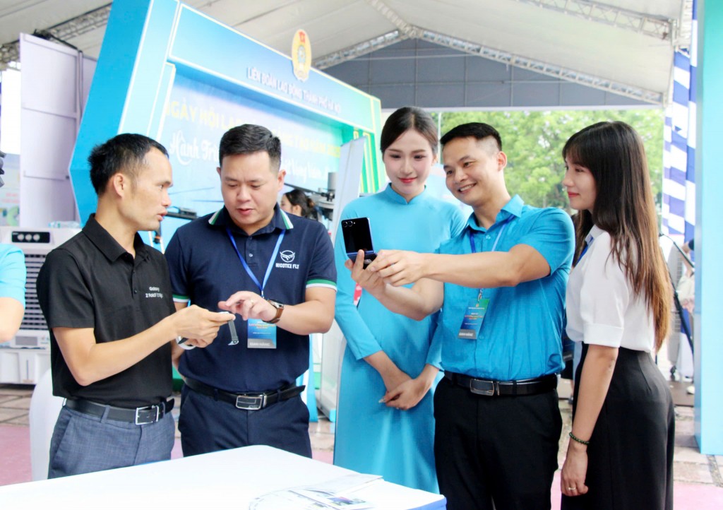 Tôn vinh tinh thần đổi mới sáng tạo, trí tuệ và khát vọng cống hiến của người lao động