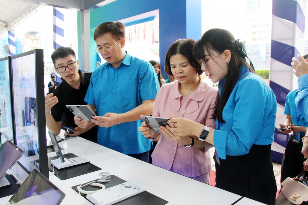 Tôn vinh tinh thần đổi mới sáng tạo, trí tuệ và khát vọng cống hiến của người lao động