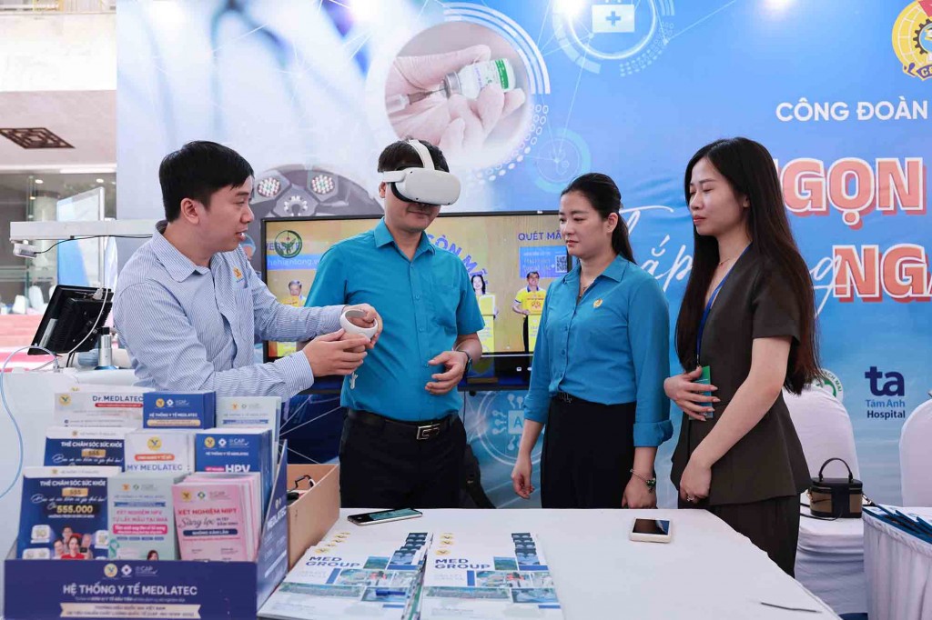 Độc đáo Triển lãm “Hành trình sáng tạo - Khát vọng vươn mình”