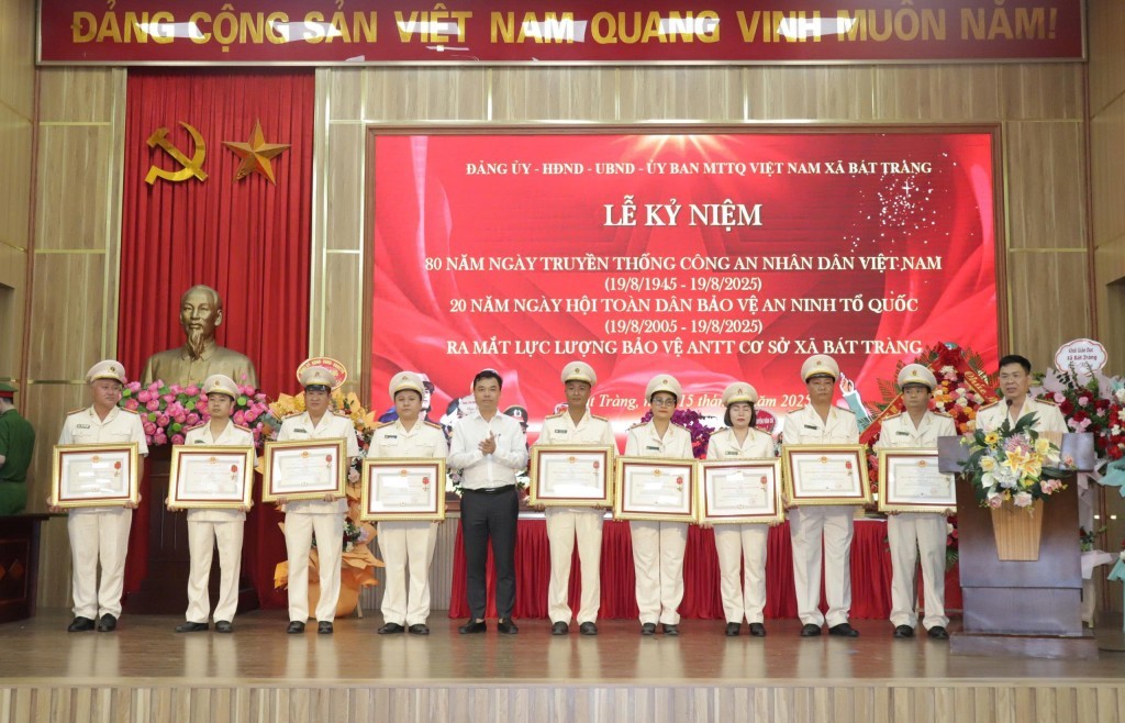 "Lá chắn thép" bảo vệ cuộc sống bình yên của Nhân dân