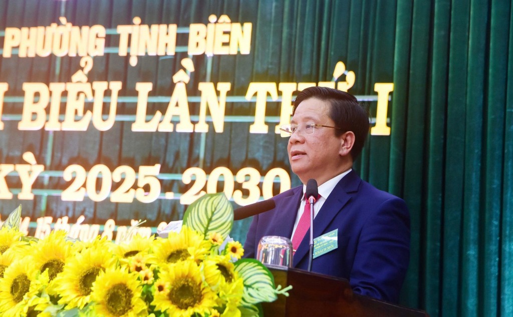 Ủy viên Dự khuyết Ban Chấp hành Trung ương Đảng, Phó Bí thư Tỉnh ủy, Chủ tịch UBND tỉnh Hồ Văn Mừng phát biểu chỉ đạo tại đại hội