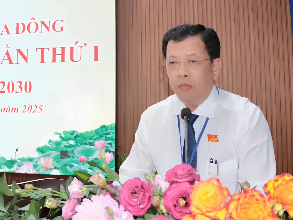 Ông Nguyễn Văn Nghĩa - bí thư Đảng ủy, chủ tịch HĐND xã Phú Hòa Đông - phát biểu 