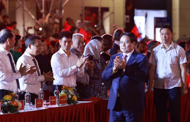 Thủ tướng dự "Hà Nội - Từ mùa thu lịch sử năm 1945”