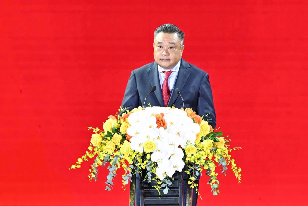 Đồng chí Trần Sỹ Thanh - Ủy viên Ban chấp hành Trung ương Đảng, Phó Bí thư Thành ủy, Chủ tịch UBND thành phố Hà Nội phát biểu khai mạc chương trình