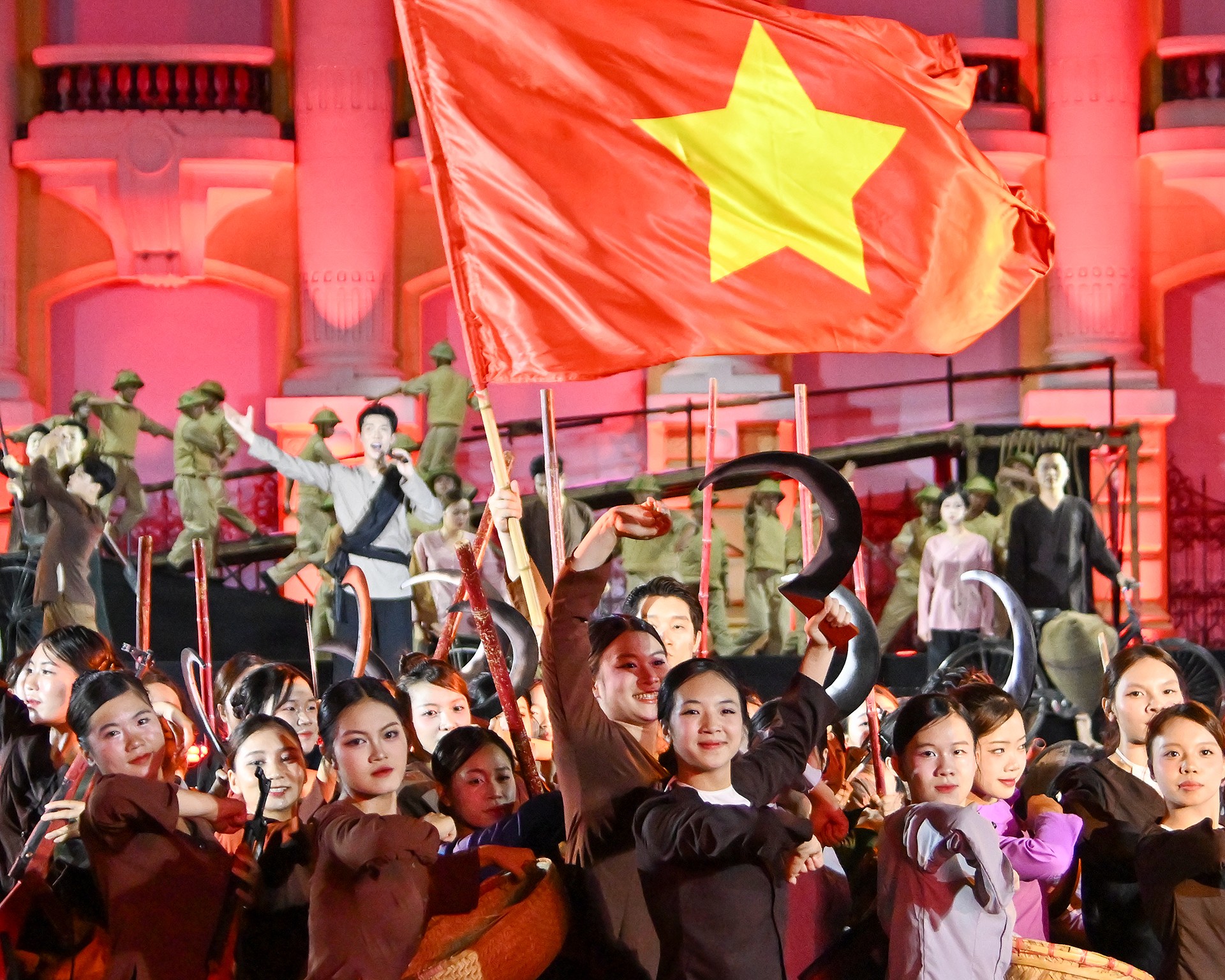 Tiếp nối lịch sử vẻ vang của dân tộc, xây dựng Thủ đô xanh - thông minh - hiện đại