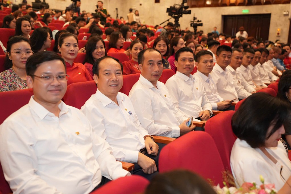 Cán bộ, người lao động Tân Đệ