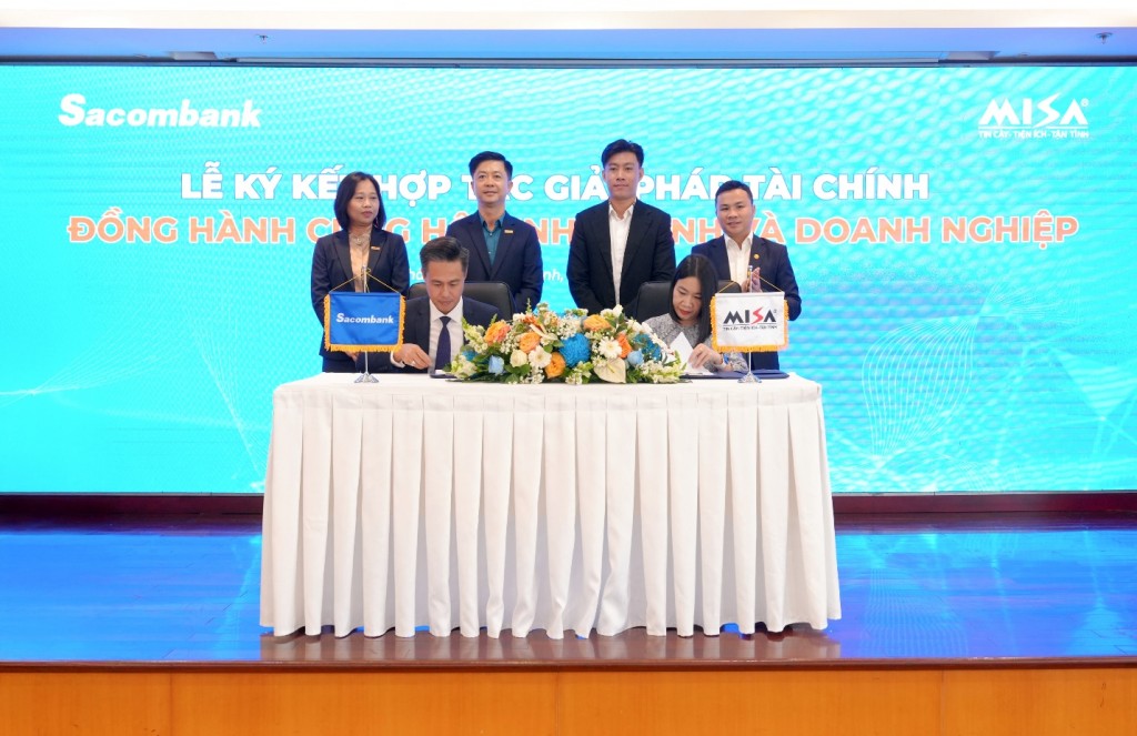 Đại diện Sacombank và MISA tham gia lễ kết kết hợp tác chiến lược