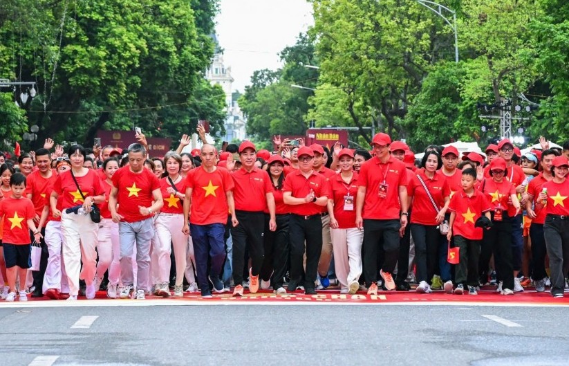 Hơn một triệu người đi bộ “Cùng Việt Nam tiến bước”