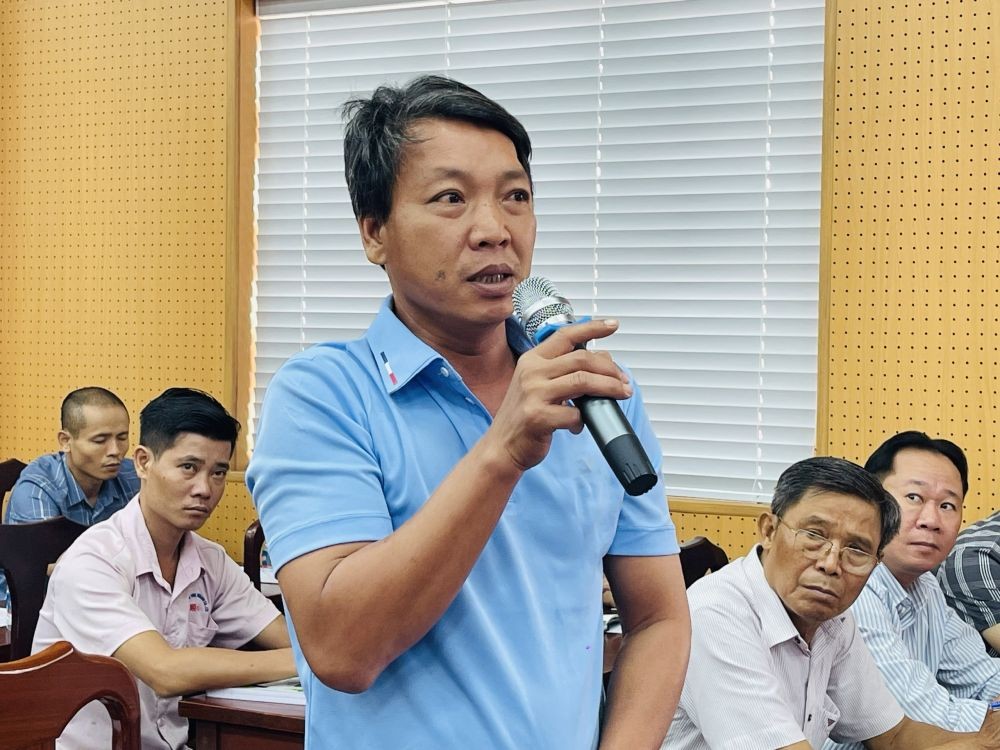 Đại diện cơ sở gia công, chế biến gỗ phát biểu ý kiến tại hội nghị.