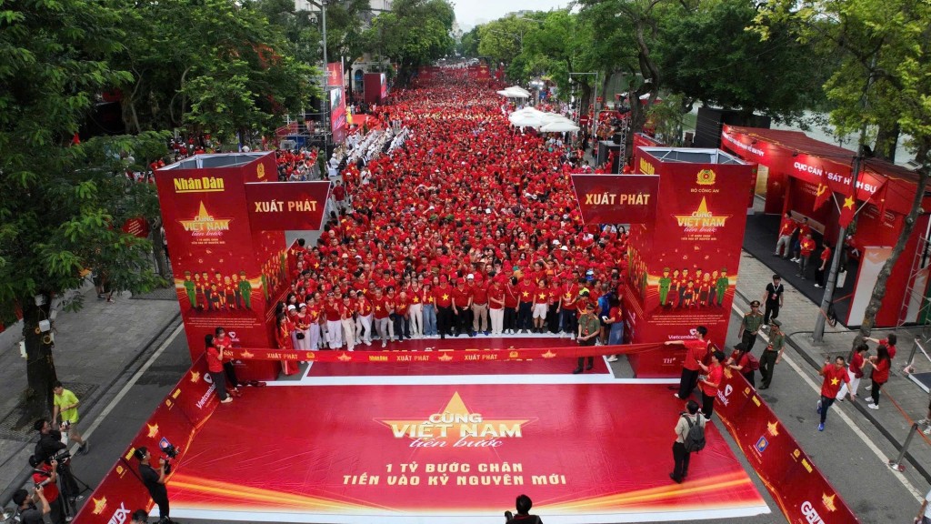 Lễ phát động hoạt động đi bộ toàn quốc “Cùng Việt Nam tiến bước”