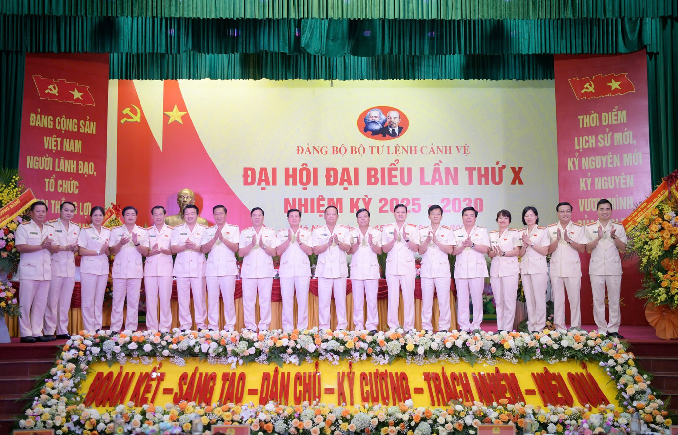 Bộ Tư lệnh Cảnh vệ được phong tặng danh hiệu Anh hùng Lực lượng vũ trang Nhân dân lần thứ ba