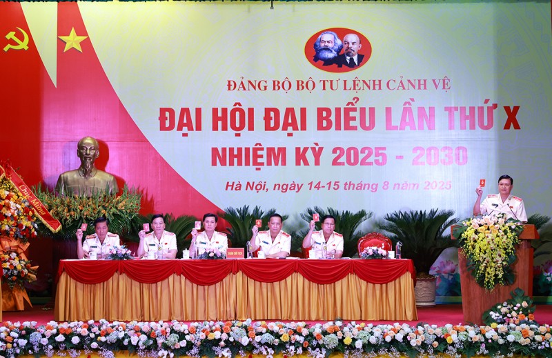 Bộ Tư lệnh Cảnh vệ 3 lần vinh dự đón nhận danh hiệu Anh hùng Lực lượng vũ trang Nhân dân