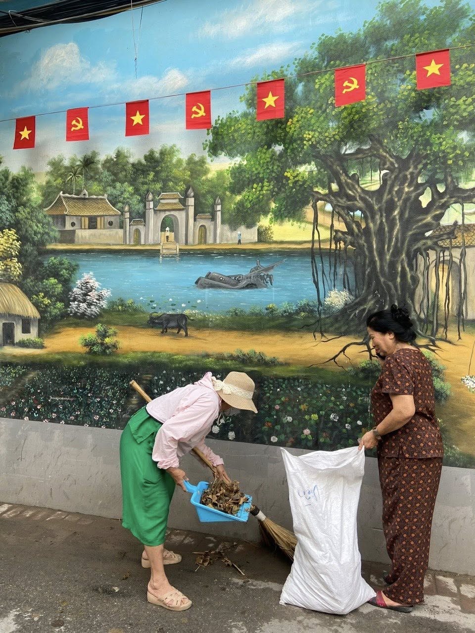 Phụ nữ phường Ngọc Hà lan tỏa phong trào “Ngày cuối tuần xanh”