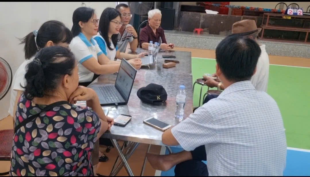 Phụ nữ đồng hành cùng đảng viên cơ sở nâng cao kỹ năng số