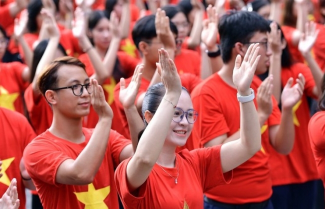 Rực rỡ niềm tin trong màu cờ Tổ quốc