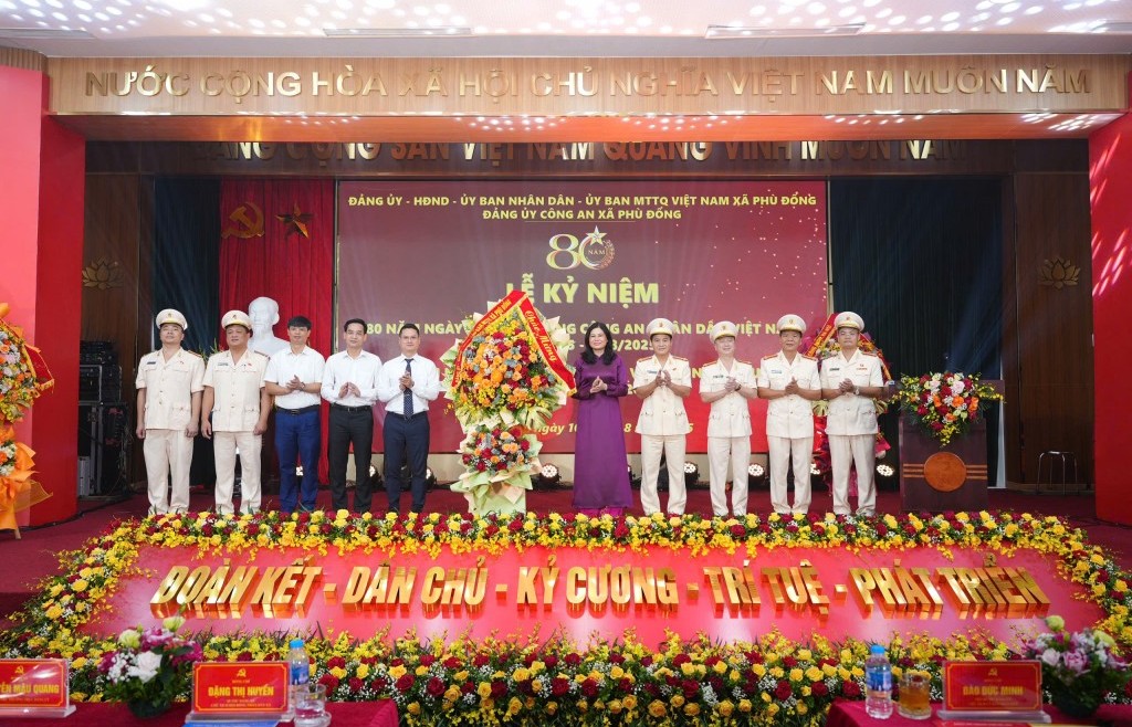 Phát huy truyền thống anh hùng, sẵn sàng làm “điểm tựa bình yên” của Nhân dân