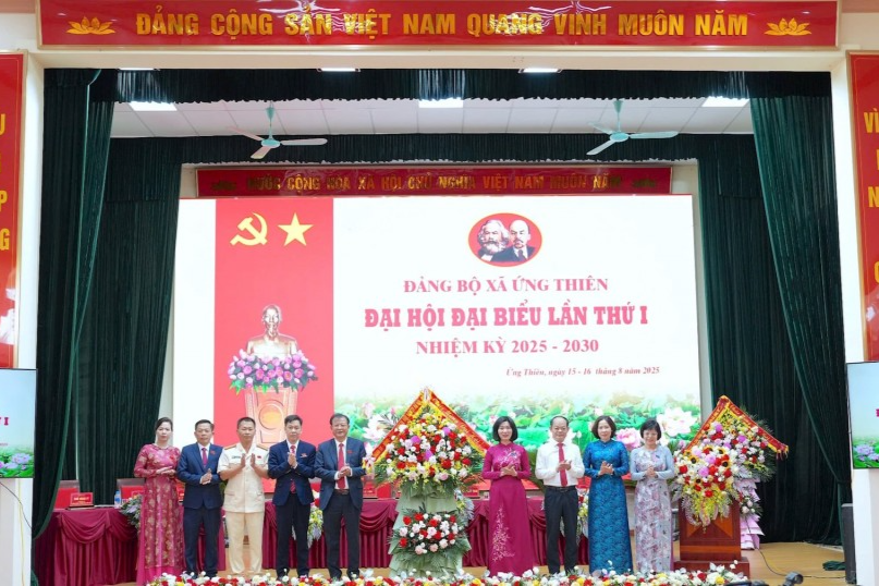 Ủy viên Ban Thường vụ Thành ủy, Phó Chủ tịch Thường trực HĐND thành phố Hà Nội Phùng Thị Hồng Hà
