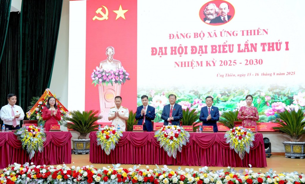 Đoàn Chủ tịch điều hành Đại hội 