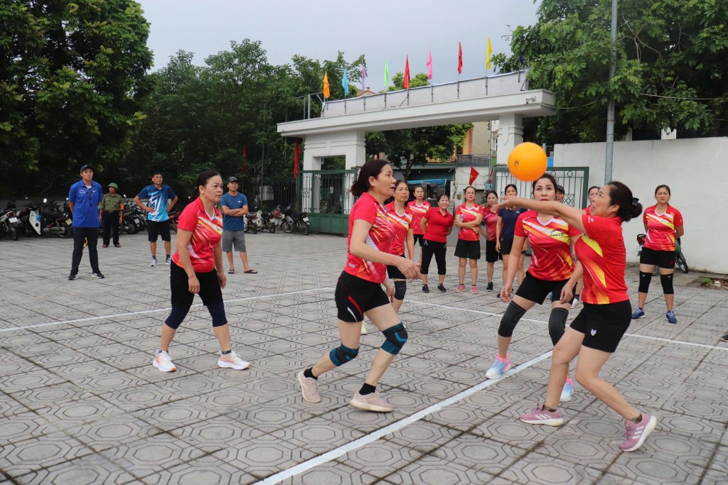 Giải thể thao chào mừng Đại hội đại biểu Đảng bộ xã Bát Tràng lần thứ I