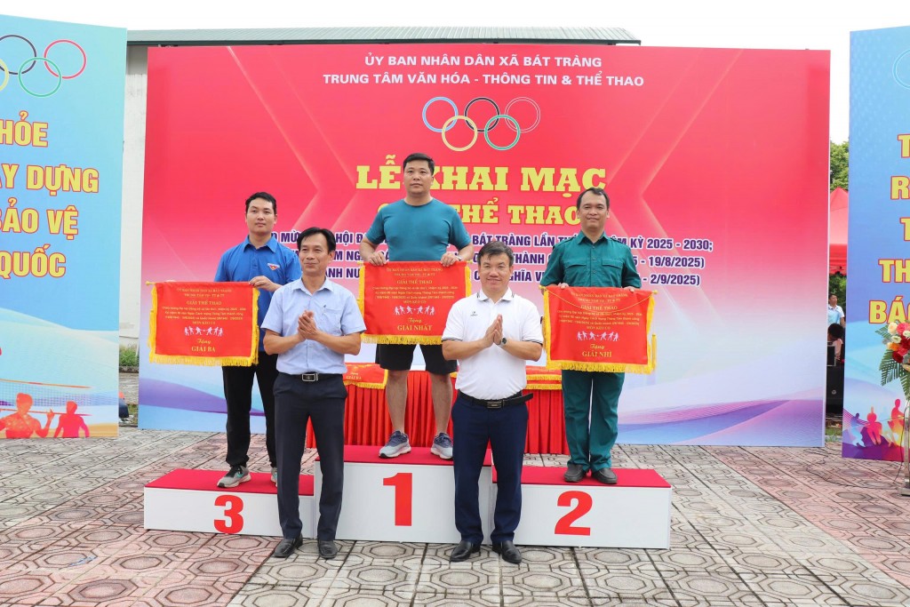 Giải thể thao chào mừng Đại hội đại biểu Đảng bộ xã Bát Tràng lần thứ I