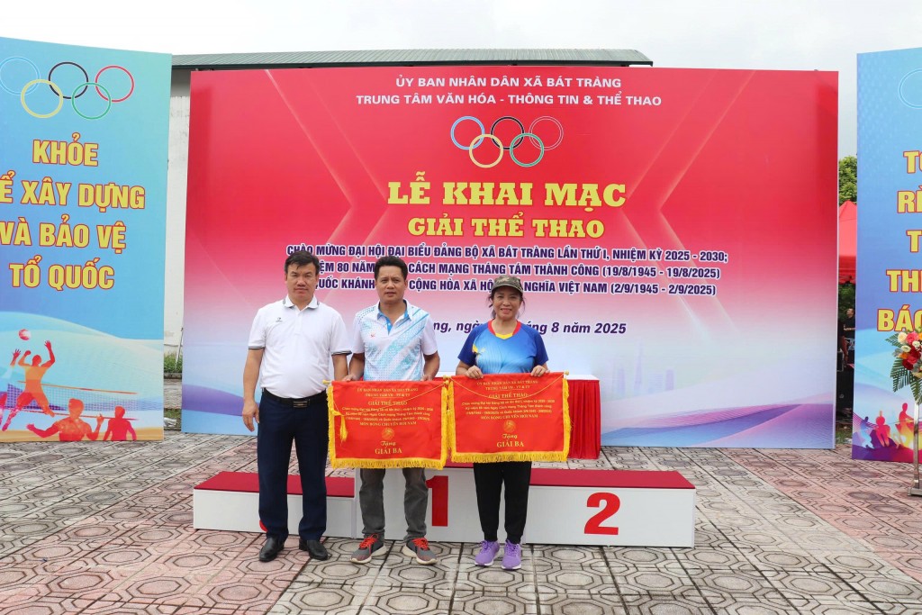 Giải thể thao chào mừng Đại hội đại biểu Đảng bộ xã Bát Tràng lần thứ I