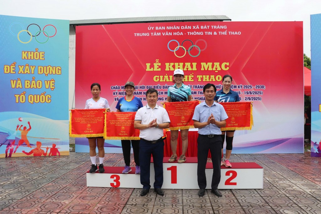 Giải thể thao chào mừng Đại hội đại biểu Đảng bộ xã Bát Tràng lần thứ I