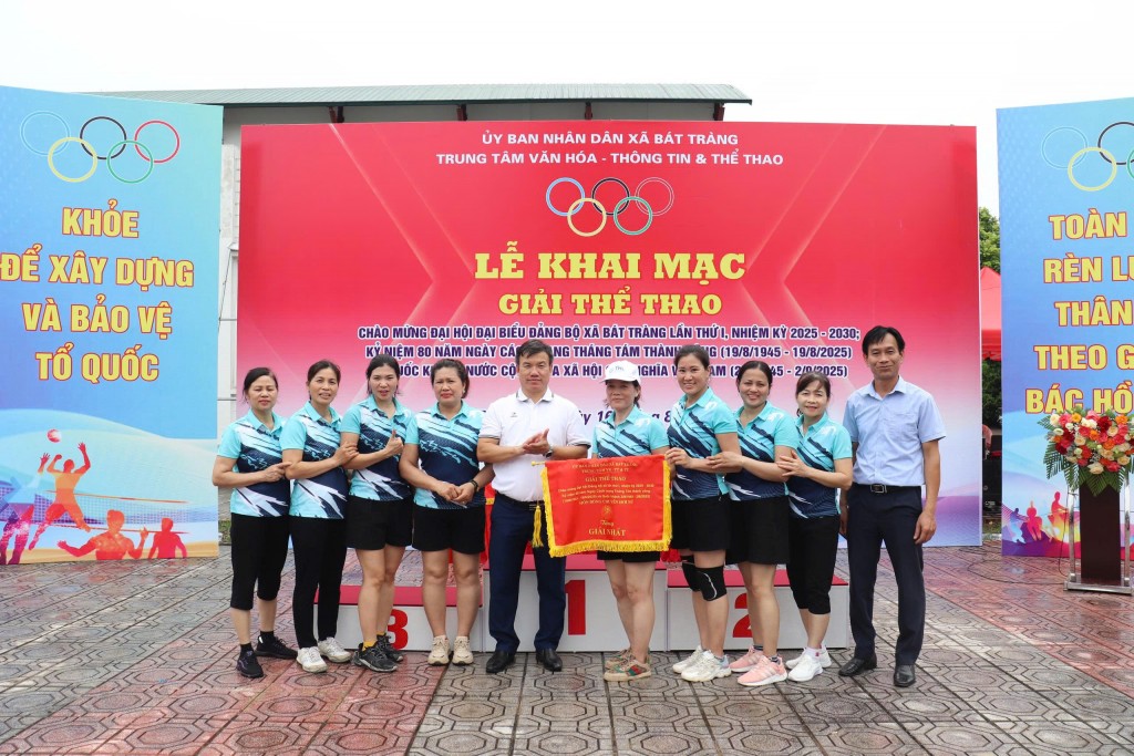 Giải thể thao chào mừng Đại hội đại biểu Đảng bộ xã Bát Tràng lần thứ I