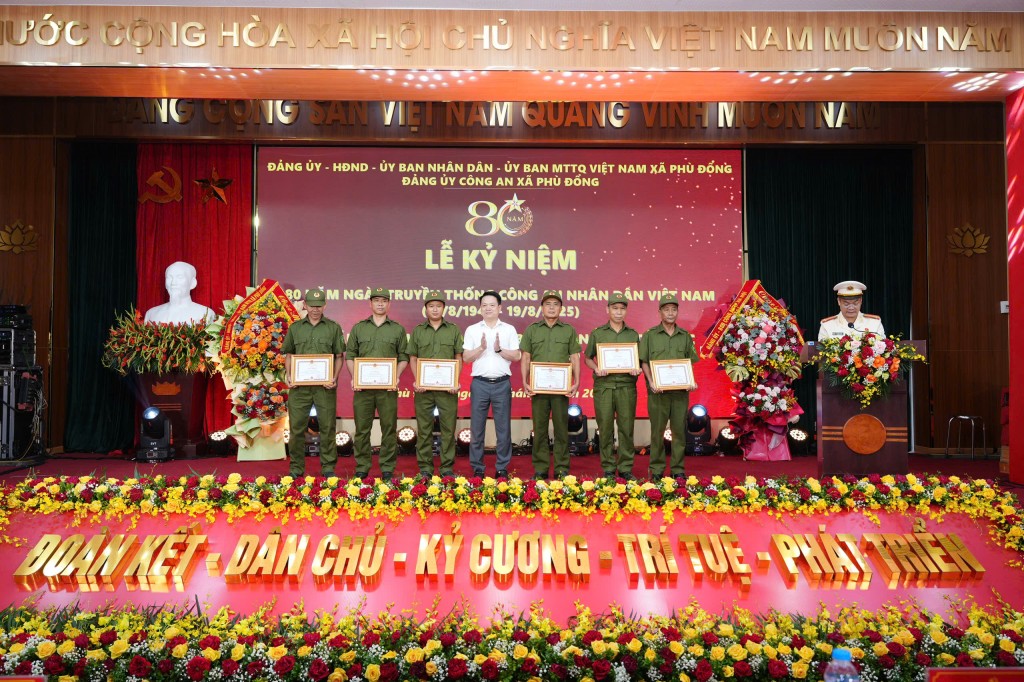 Phát huy truyền thống anh hùng, sẵn sàng làm “điểm tựa bình yên” của Nhân dân