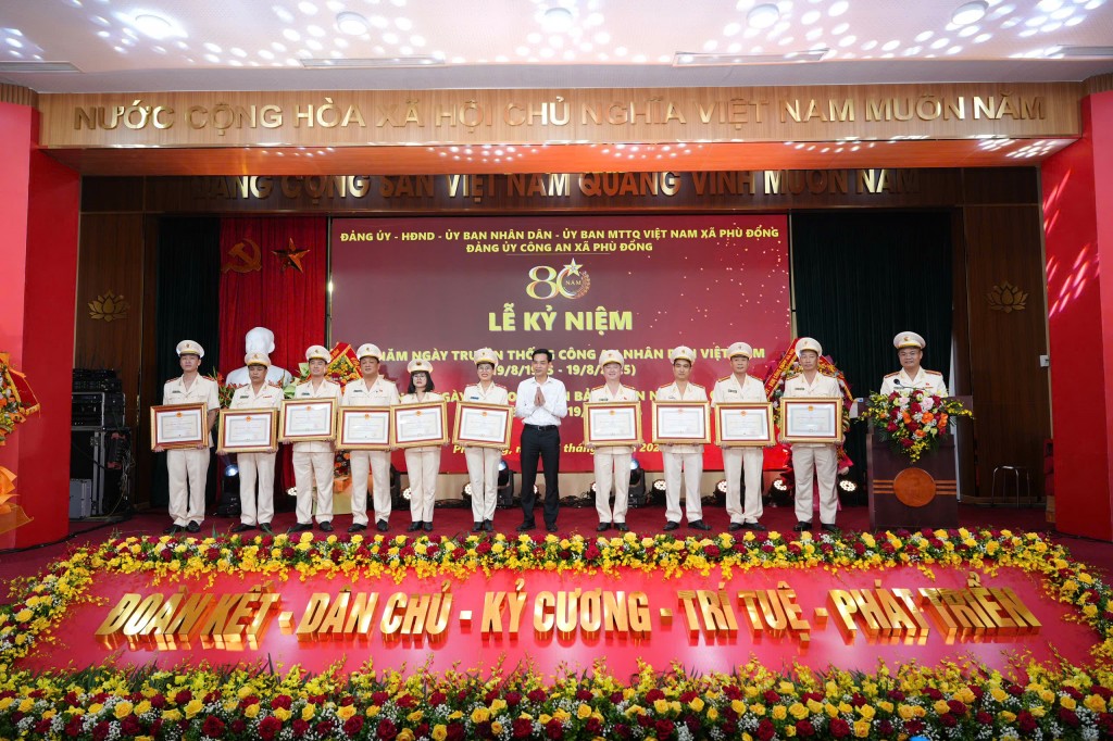 Phát huy truyền thống anh hùng, sẵn sàng làm “điểm tựa bình yên” của Nhân dân