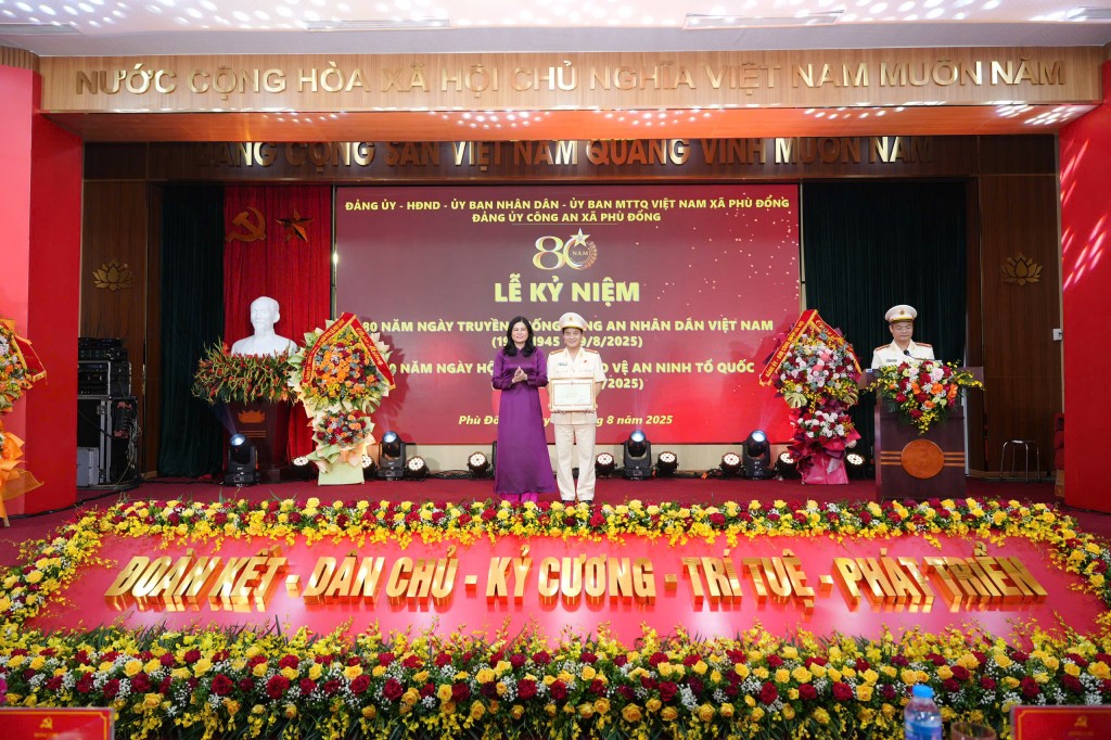 Phát huy truyền thống anh hùng, sẵn sàng làm “điểm tựa bình yên” của Nhân dân