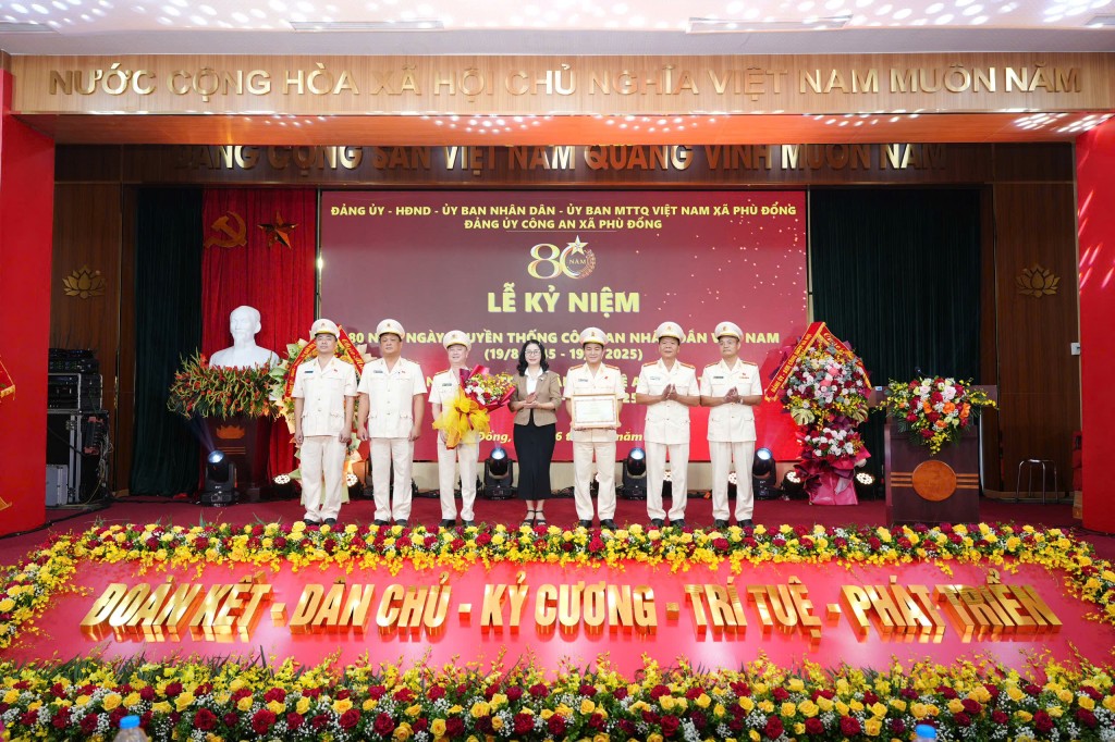 Phát huy truyền thống anh hùng, sẵn sàng làm “điểm tựa bình yên” của Nhân dân