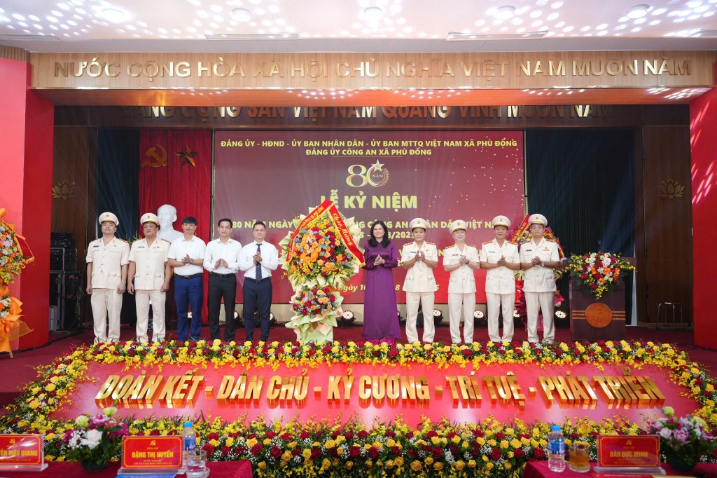 Phát huy truyền thống anh hùng, sẵn sàng làm “điểm tựa bình yên” của Nhân dân