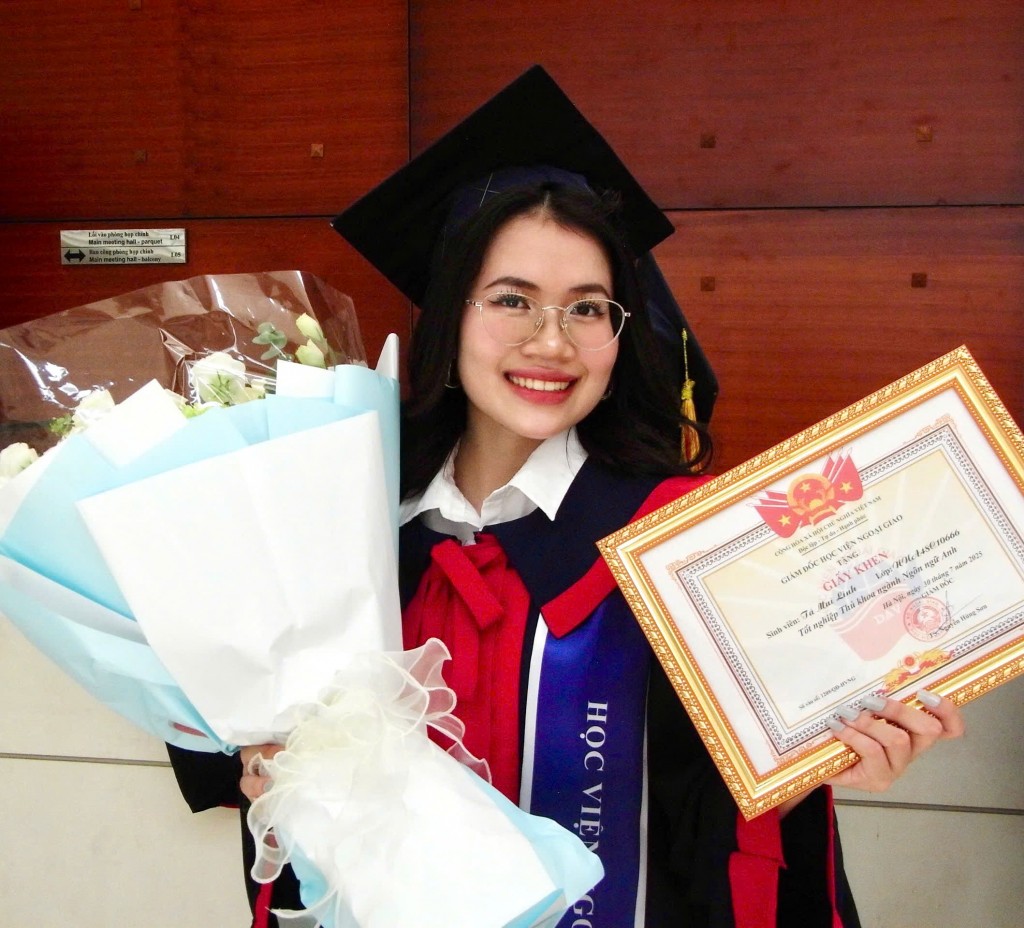 Cô nàng thủ khoa