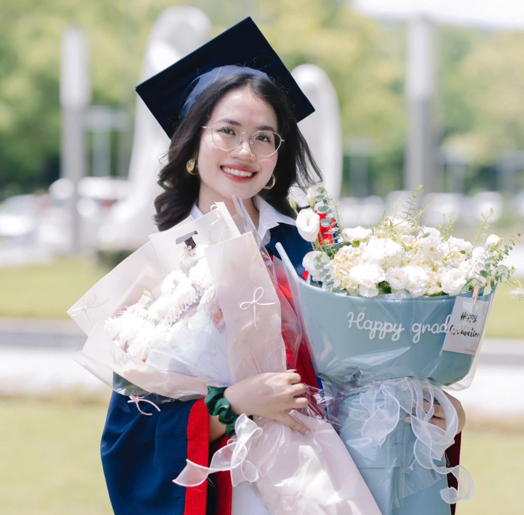 Nữ thủ khoa Tá Mai Linh