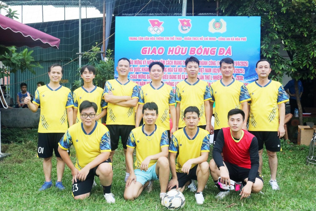 Giao lưu bóng đá
