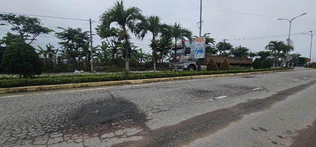 Sửa chữa tỉnh lộ 609 đang bị rạn nứt mai rùa, lún vệt bánh