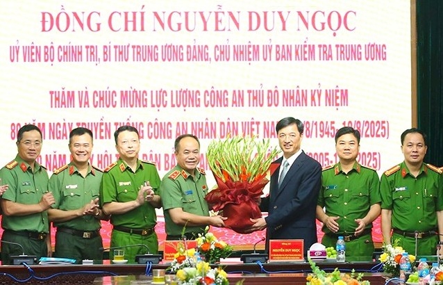 Đoàn kết, tạo đột phá, xứng đáng Công an Thủ đô anh hùng