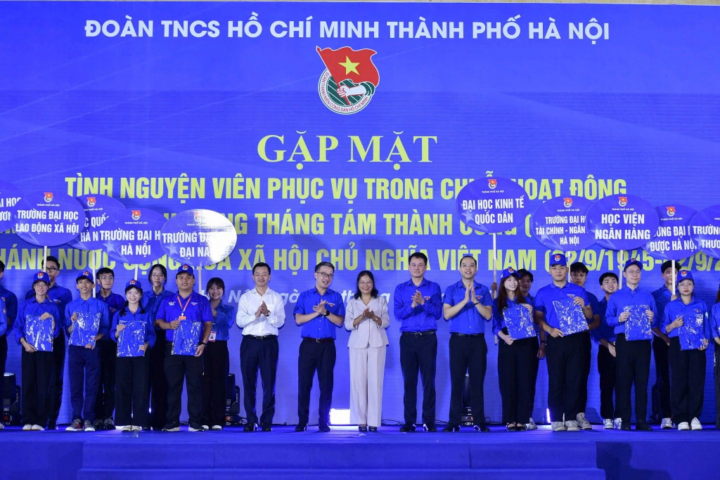 Chương trình có sự hiện diện của lãnh đạo Trung ương Đoàn, lãnh đạo UBND, Ủy ban MTTQ Việt Nam TP Hà Nội cùng đông đảo đại biểu các sở, ban, ngành