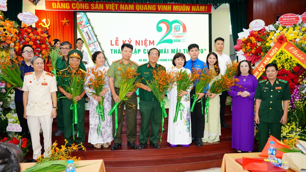 Ra mắt Hội đồng Quản lý và Điều hành CLB “Mãi mãi tuổi 20” nhiệm kỳ mới (2025 - 2028) ra mắt cộng đồng tại lễ kỉ niệm