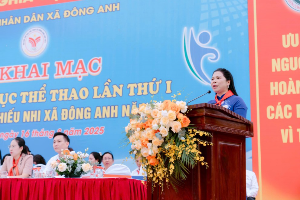 Bà Nguyễn Thị Lương - Uỷ viên Ban Thường vụ Đảng uỷ, Phó Chủ tịch UBND xã phát biểu 