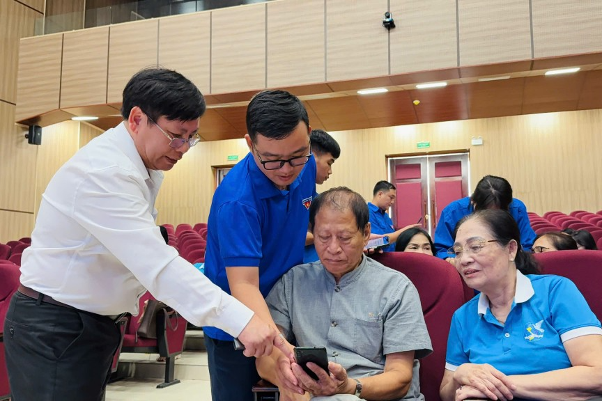 Vân Đình: Phổ cập AI, trang bị kỹ năng số cho cộng đồng