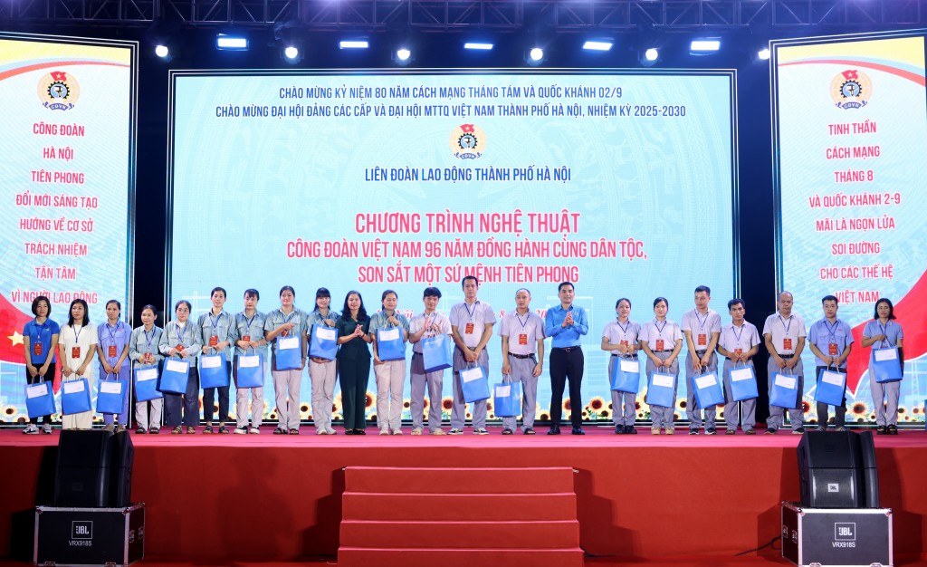 LĐLĐ Hà Nội mang nghệ thuật đến khu nhà ở công nhân Thiên Lộc