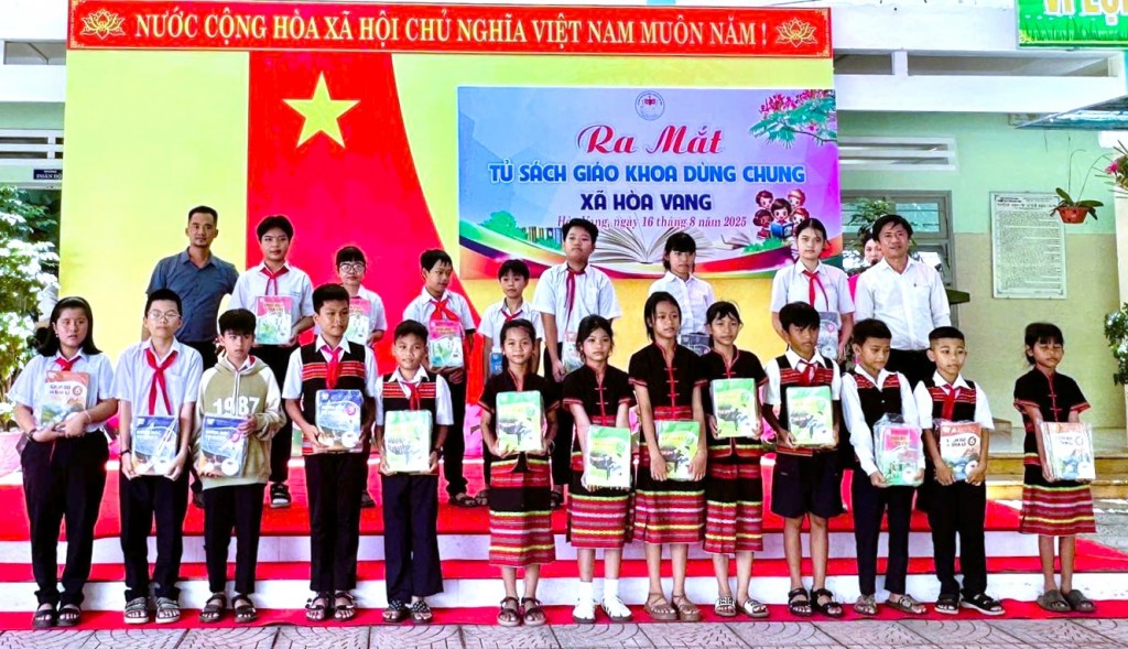 Xã Hòa Vang lan tỏa mô hình “Tủ sách giáo khoa dùng chung”