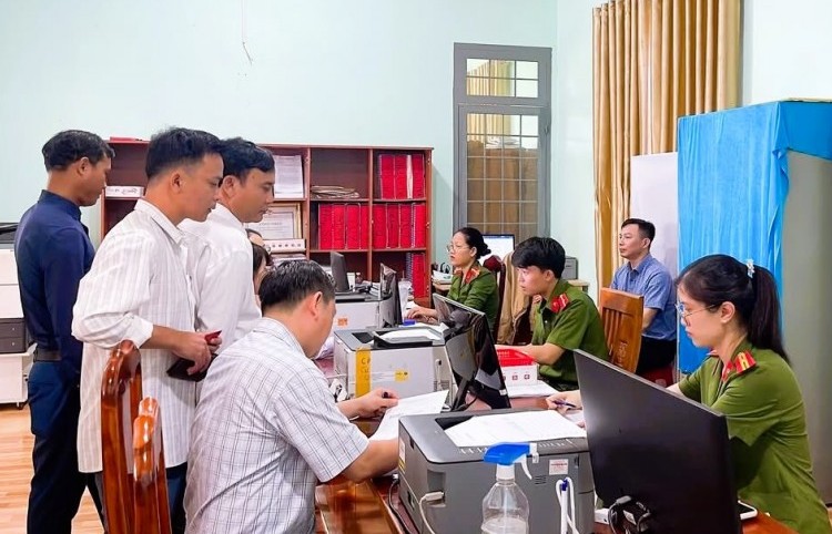 Đắk Lắk: Khẩn trương hoàn thành cấp đổi thẻ đảng viên theo mẫu mới