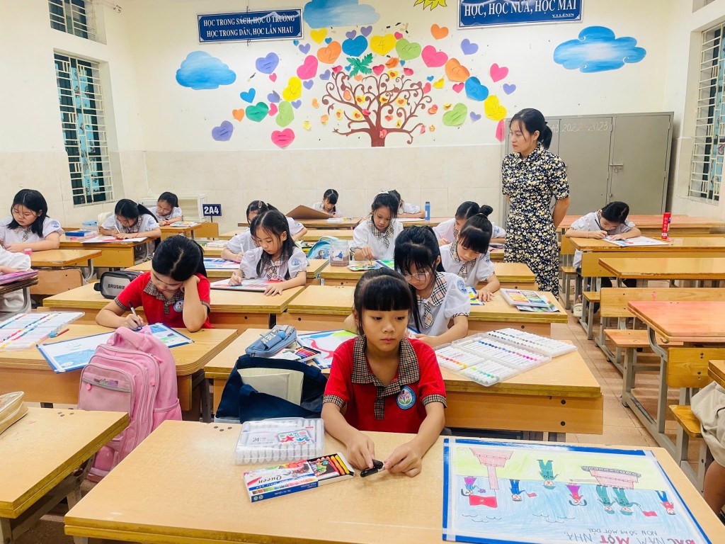 Học sinh Thủ đô thi vẽ tranh chào mừng 80 năm Quốc khánh
