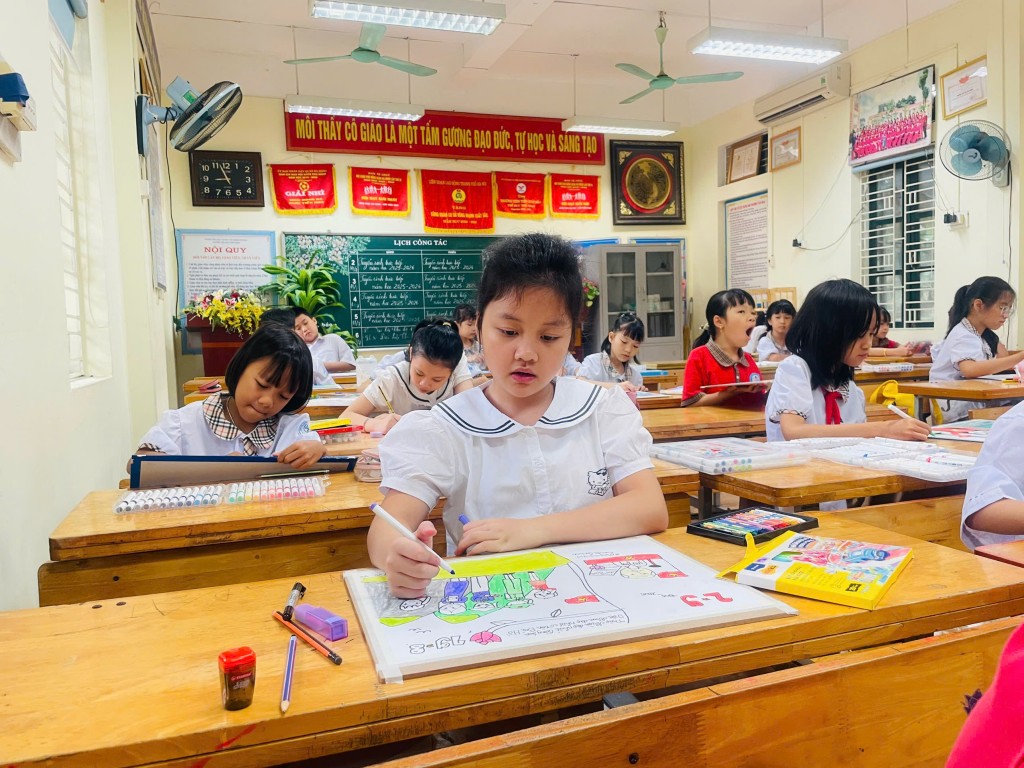 Học sinh Thủ đô thi vẽ tranh chào mừng 80 năm Quốc khánh